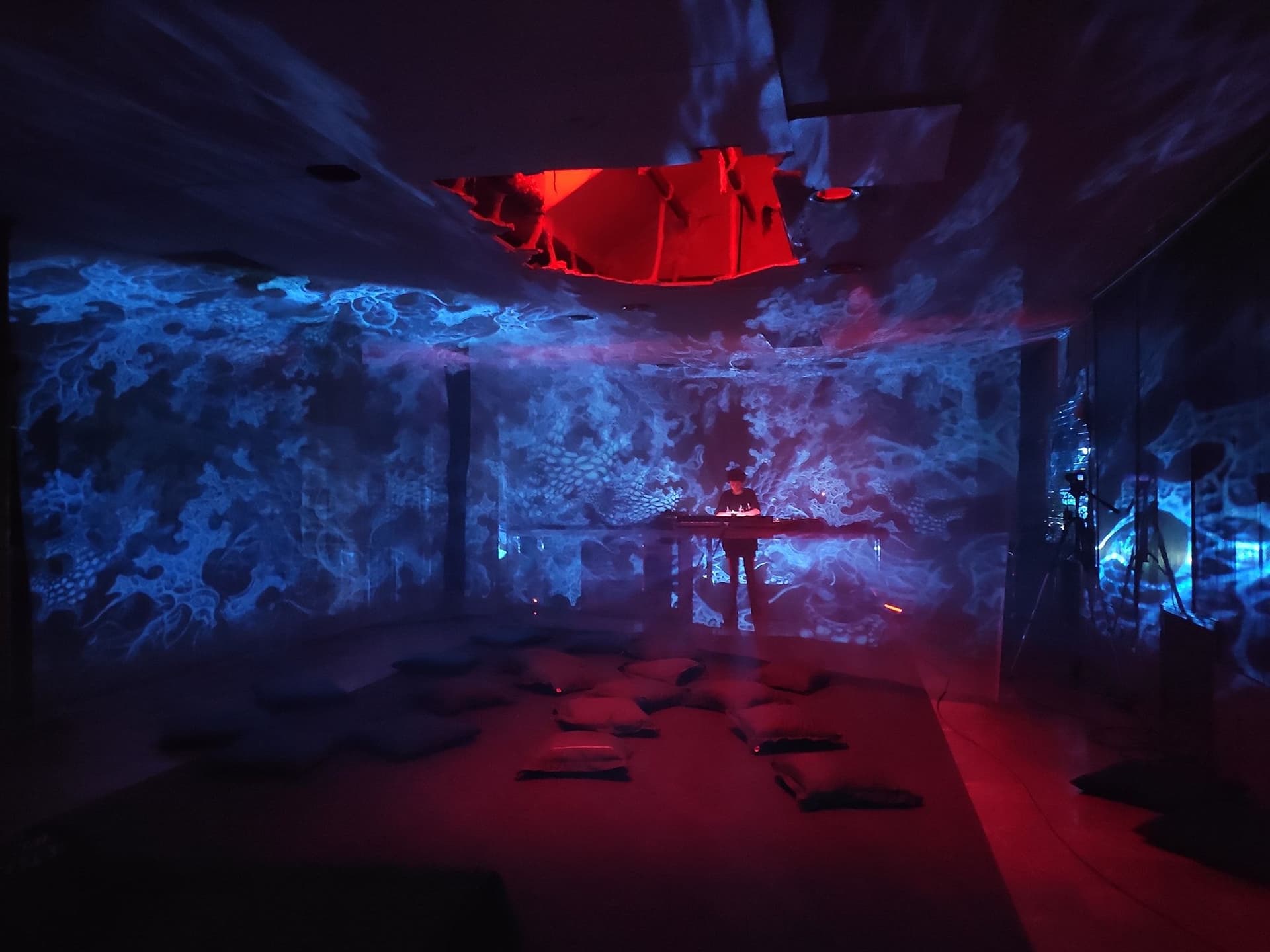 las lindas pobres talks & Djset